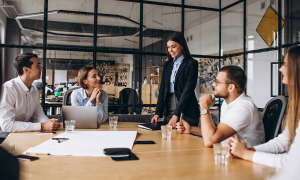 Texto del fallo de la Corte en el que exhortó al Congreso para que evalúe si en materia pensional, las personas con género no binario deben recibir un tratamiento diferenciado, al encontrar que hubo una omisión legislativa