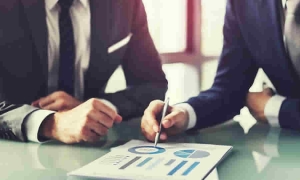 Empresas de servicios públicos solo pueden suspender el servicio, no multar por consumo fraudulento: CRA