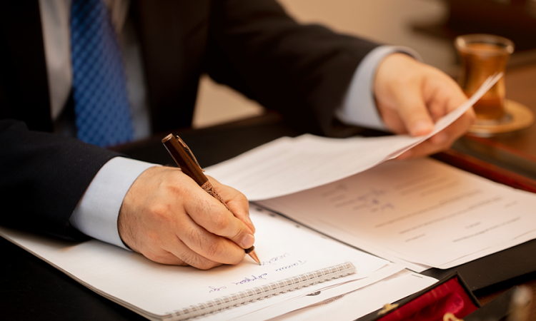 ¿Cuál es el régimen de los servicios públicos domiciliarios y los requisitos para la terminación anticipada del contrato?: SSPD