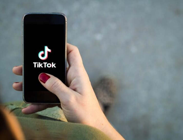 Protección de derechos digitales: Corte Constitucional revocó suspensión de cuenta de un usuario de TikTok por error en su edad