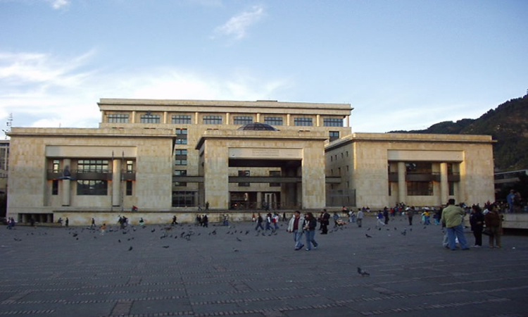 “La caducidad de la pretensión de nulidad y restablecimiento del derecho, impide el estudio de la nulidad del contrato, cuando el único fundamento de ésta, es la nulidad del acto de adjudicación”: Consejo de Estado