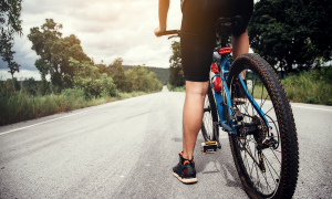 Por ley, buscan incentivar el uso de bicicletas y patinetas eléctricas